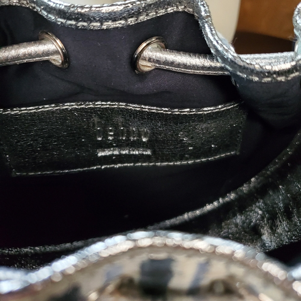 Behno
Ina Beaded Mini Bucket Bag - Picture 9 of 12